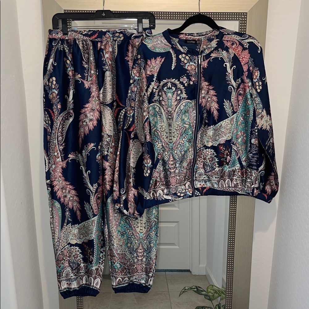 Colorful Paisley Print Jacket and Pants Set Size 8 Size Medium